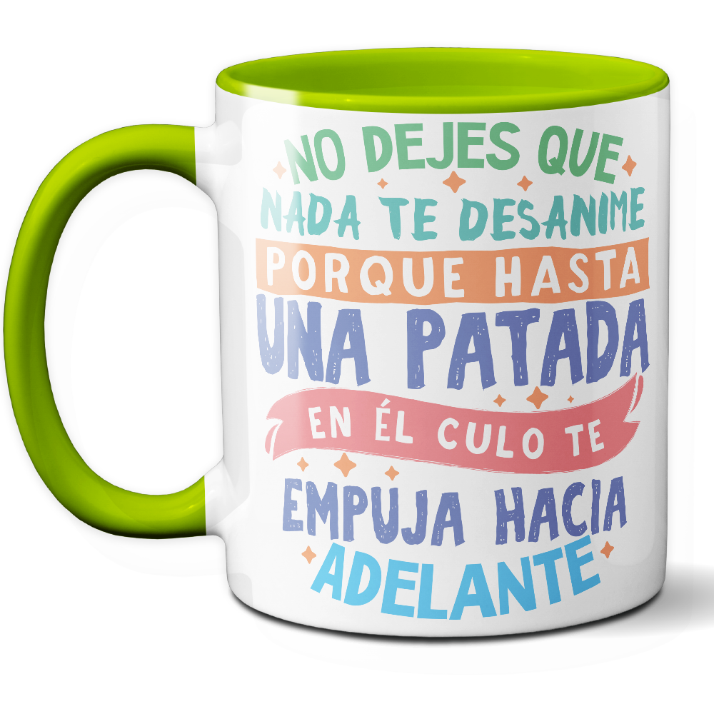 Taza Divertida 'No dejes que nada te desanime, porque hasta una patada en el culo te empuja hacia adelante' - Ref. 11 - Cerámica 325 ml
